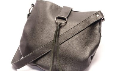 Cartera ,"Clásica Negra ". CART 09