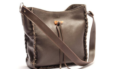 Cartera "Trenzada con Flecos Café". CART 01