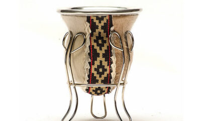 Mate de "Vidrio con Pié" cuero o pelo. MAT 02