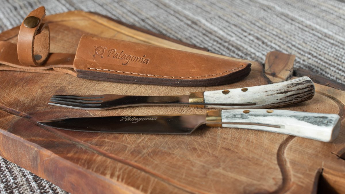 Cuchillo y tenedor con funda