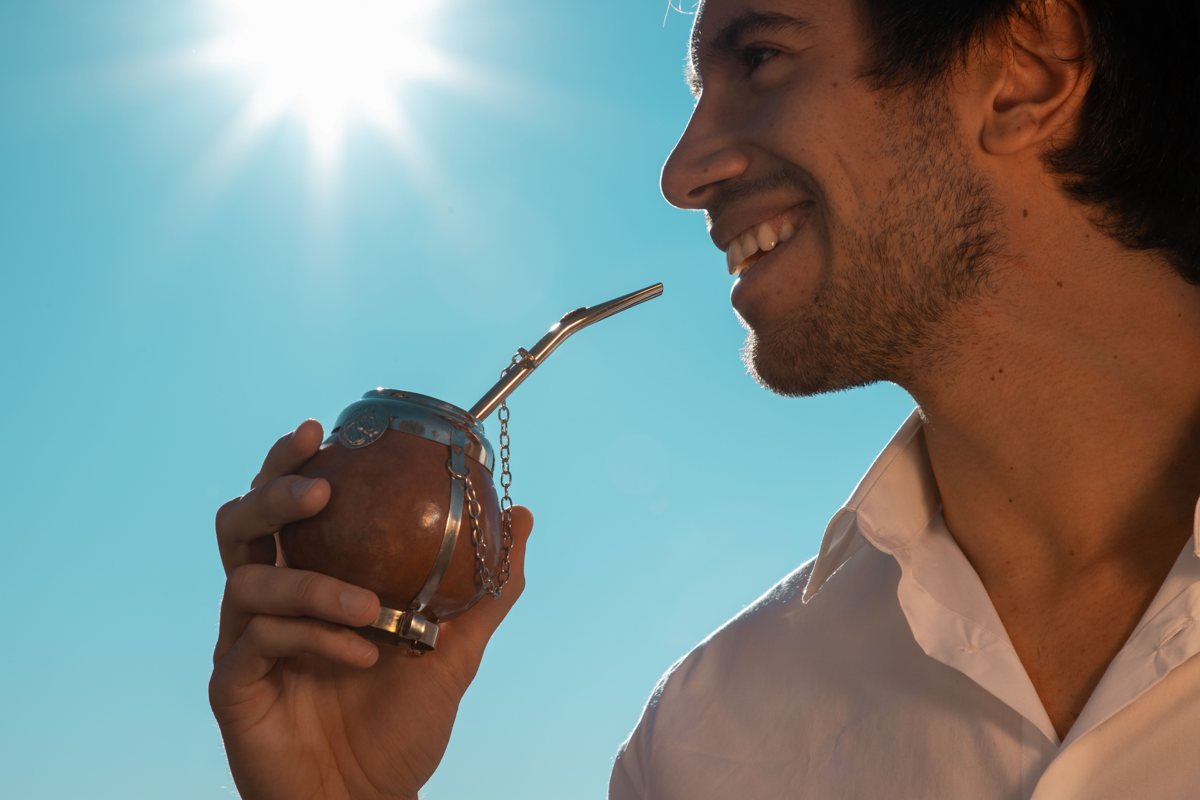 Mate de cuero en uso